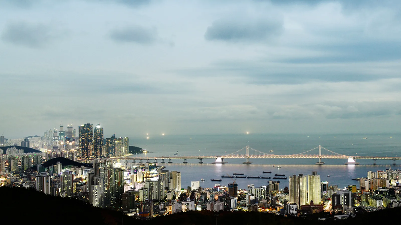 Busan at Night: Gwangalli, the Gwangan Bridge Lights and the Best Evening Viewpoints