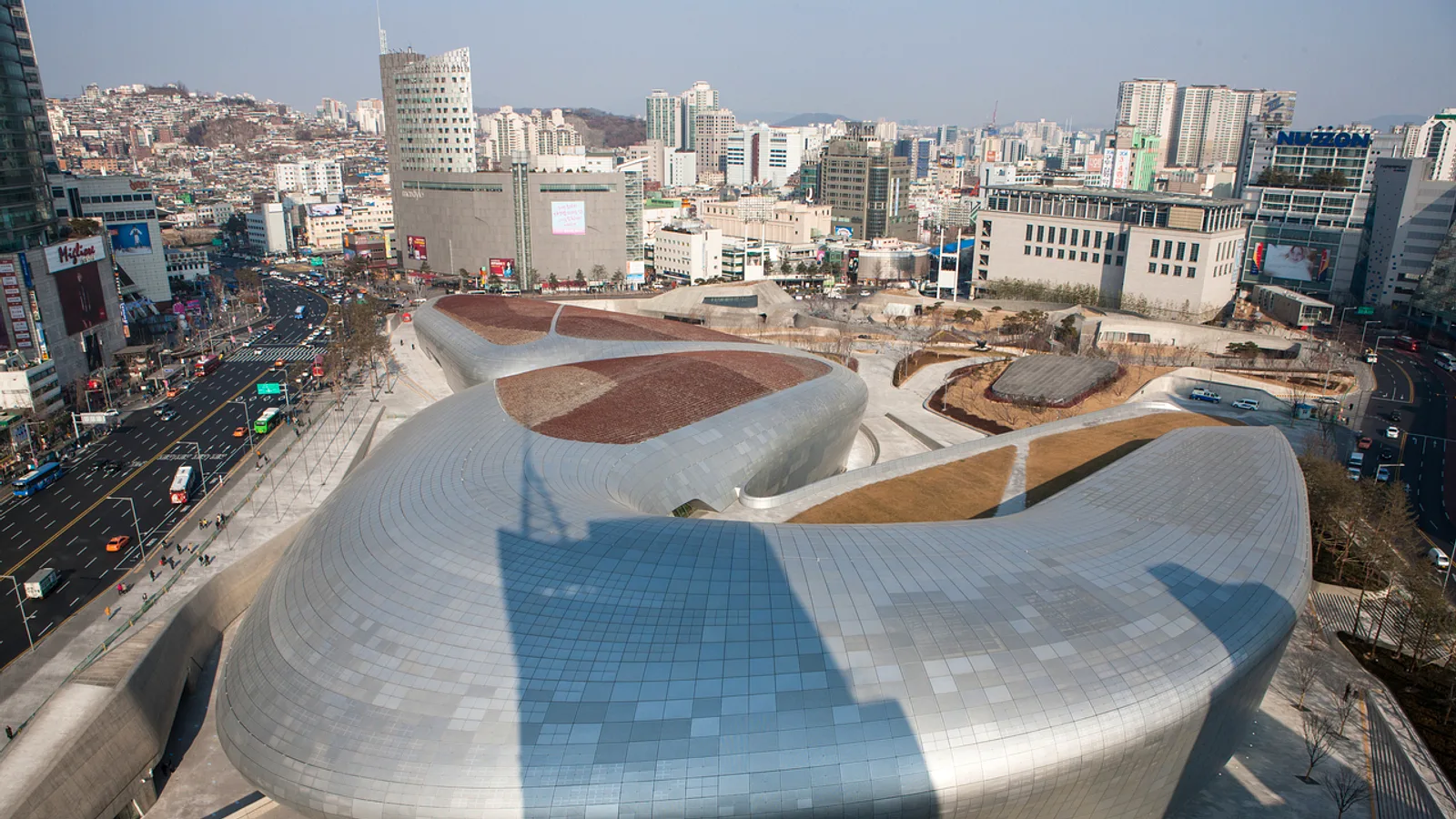 Dongdaemun Design Plaza and Seoul Markets: A Practical Shopping Guide