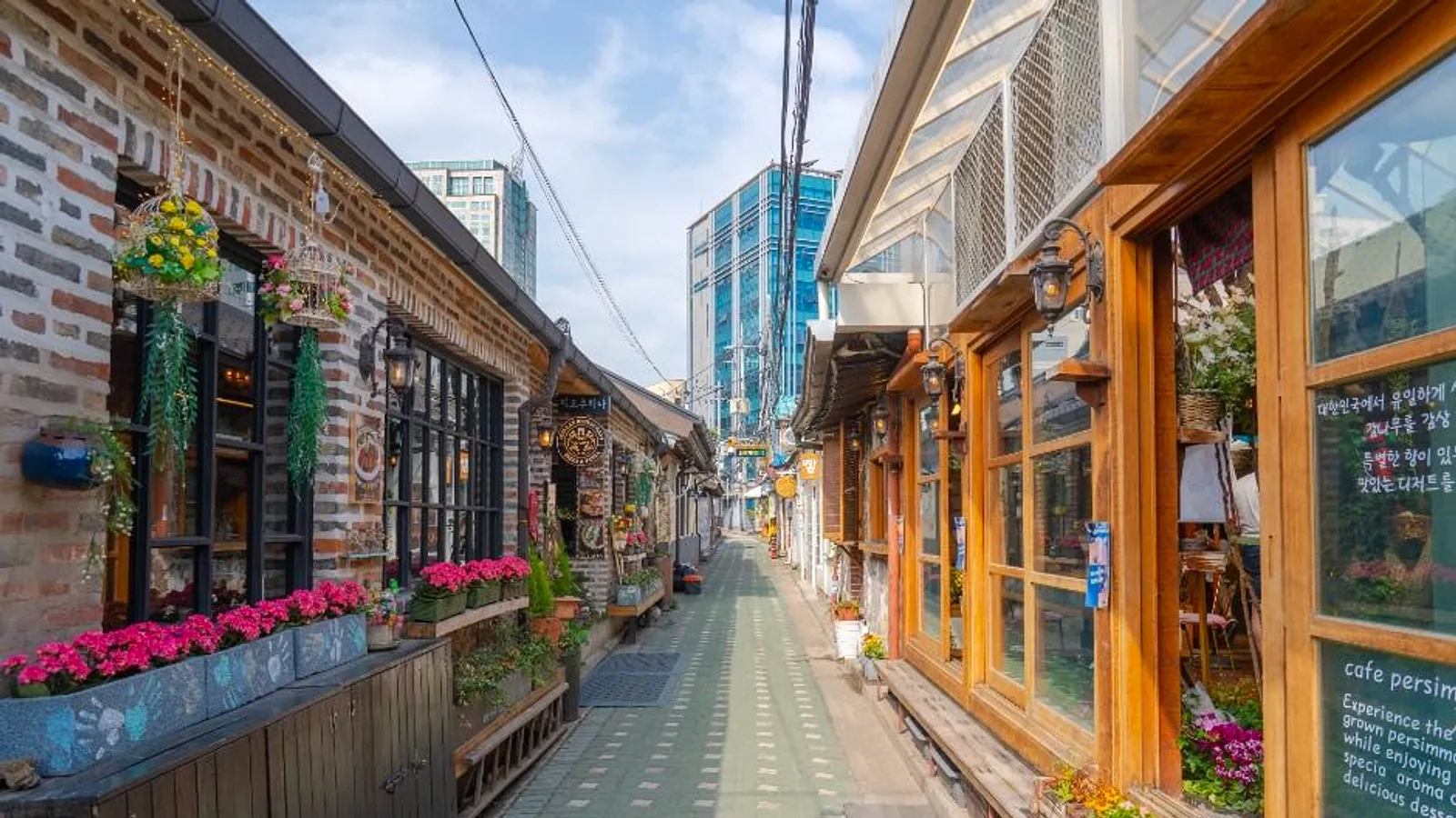 Ikseon-dong and Insa-dong: A Half-Day Route Through Seoul's Hanok Alleys and Craft Street
